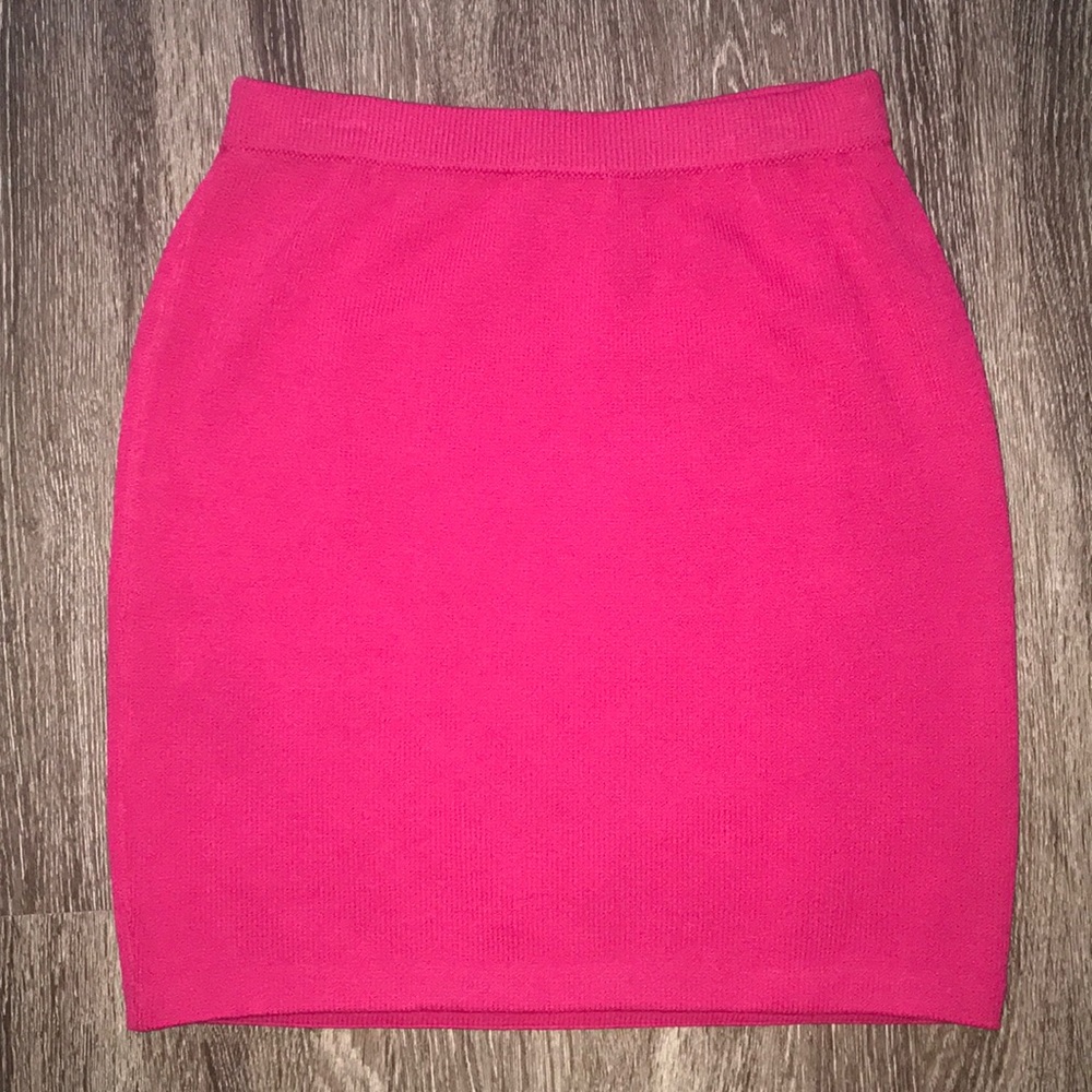 St. John pink knit knee skirt